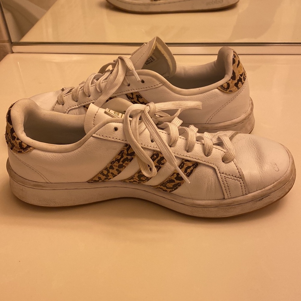 Adidas woman’s Cloudfoam Comfort Athletic Shoes with Cheetah stripe size 8.5 - Picture 6 of 9